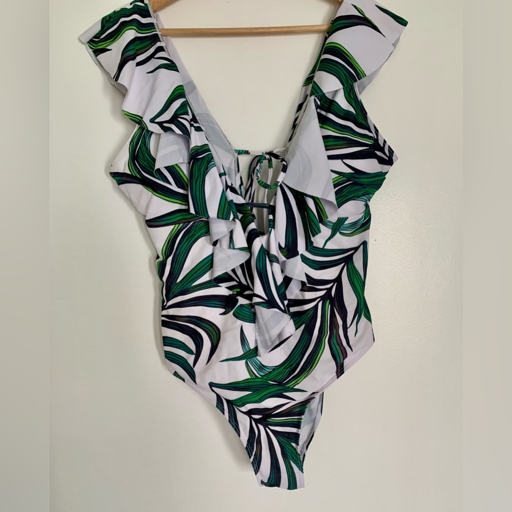 Woman’s deep v- neck ruffled swimsuit in tropical print -XL